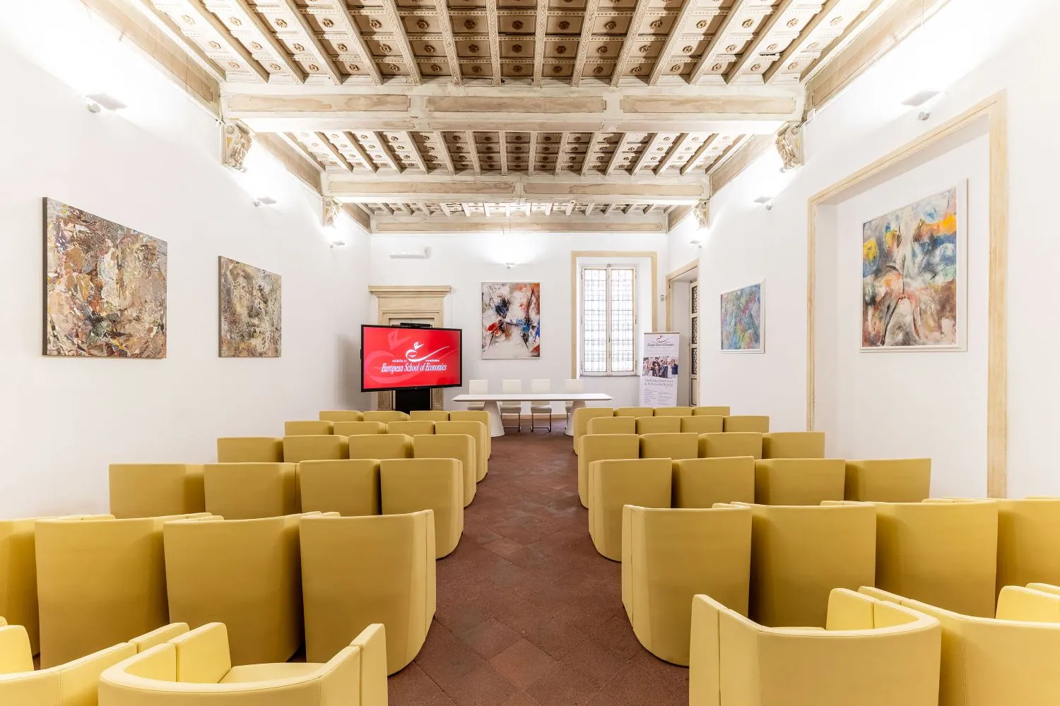 European School of Economics